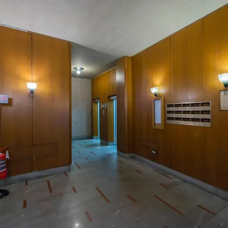 Duomo Dietro L'angolo