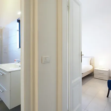 Contempora - Bilocale Piazza Grandi, 3 Apartamento Milán