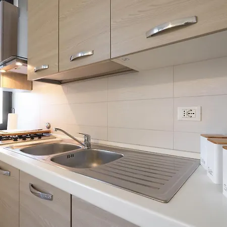 Contempora - Bilocale Piazza Grandi, 3 Apartamento Milán