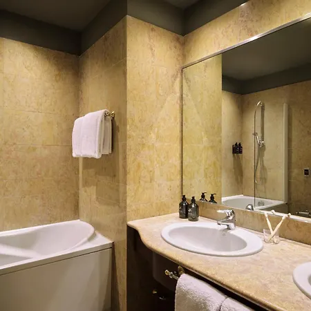 Max Brown Missori, Part Of Sircle Collection 4* Milano