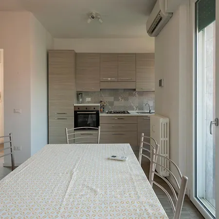 Apartamento Raffinato Ed Elegante Bilocale - Lorenteggio Metropolitana M4 Milán