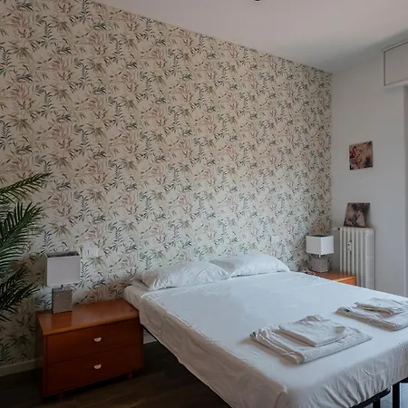 Raffinato Ed Elegante Bilocale - Lorenteggio Metropolitana M4 Apartamento *