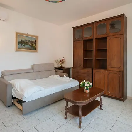 Ampio E Luminoso Appartamento, Posto Auto Gratuito - Quarenghi