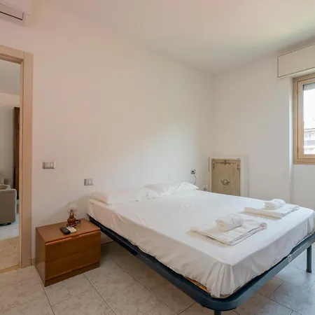 Ampio E Luminoso Appartamento, Posto Auto Gratuito - Quarenghi Milano