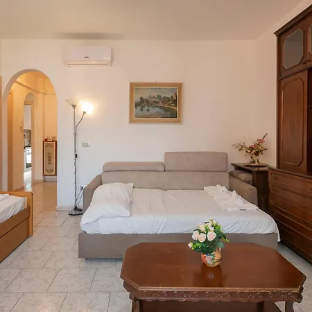 Ampio E Luminoso Appartamento, Posto Auto Gratuito - Quarenghi Apartamento *
