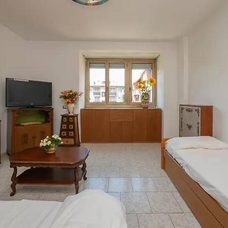 Ampio E Luminoso Appartamento, Posto Auto Gratuito - Quarenghi Milano