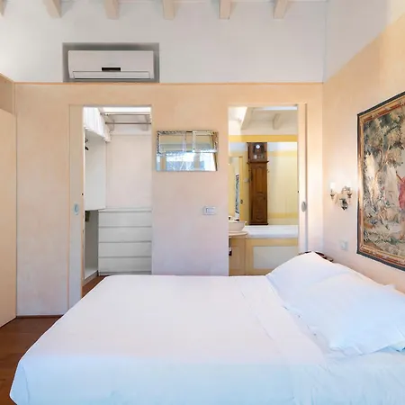 Fifty Eight Sforza Apartment Milan