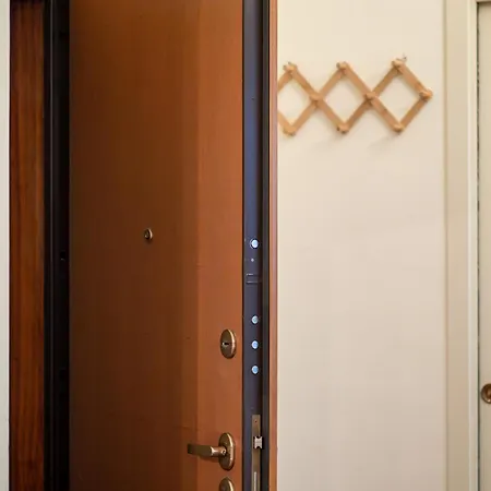 Apartment Flat In Center With Terrace, Near Garibaldi Fs