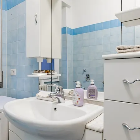 Affori Centro Metro Con Camera E Cucina Διαμέρισμα