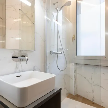 London Hotel 2*