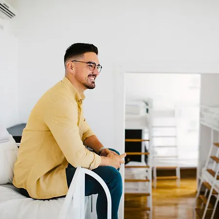 New Generation Navigli بيت شباب *