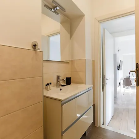 The Rent - Spacious Two Bedrooms Near Porta Romana דירה *