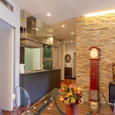 Porta Venezia- Design Apartment, 2-bedrooms, Netflix, Wifi アパート *