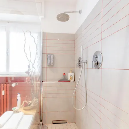 Rosso A Milano, Vicino Allo Ieo Apartamento *