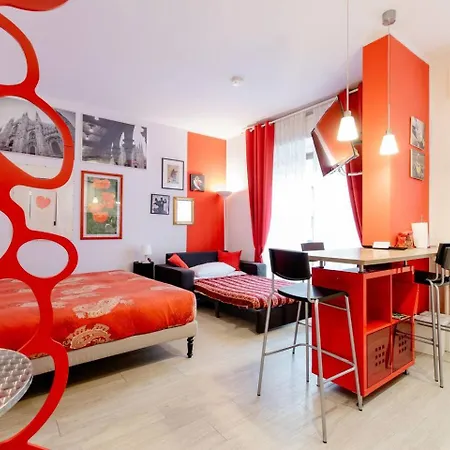 Rosso A Milano, Vicino Allo Ieo