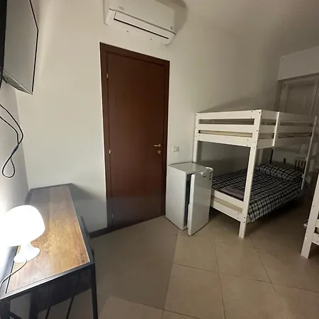 Gigli, Con Cucina In Comune E Terrazza Penzion *