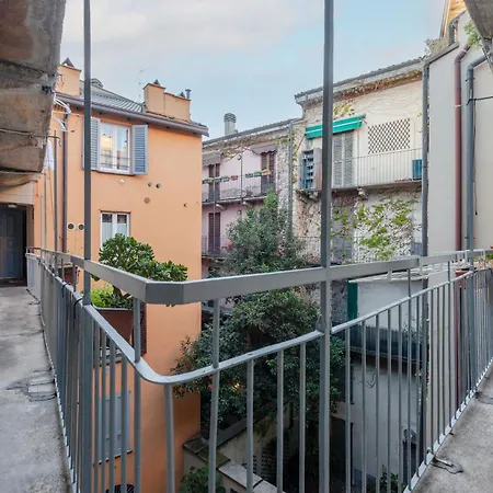 Guesthost - Sant Ambrogio Lovely Flat