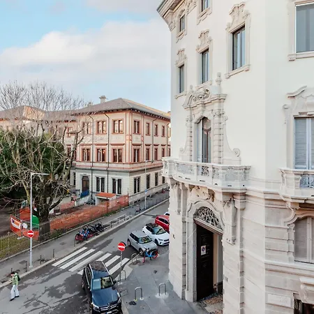 Guesthost - Sant Ambrogio Lovely Flat