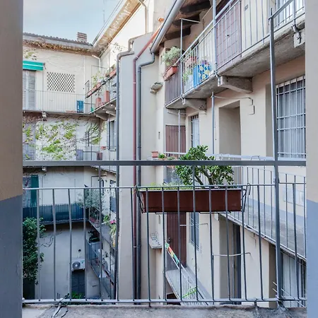 Daire Guesthost - Sant Ambrogio Lovely Flat