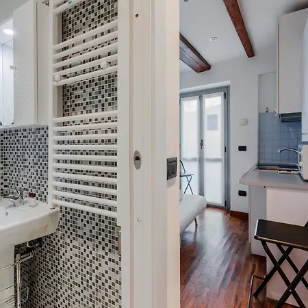 Daire Guesthost - Sant Ambrogio Lovely Flat