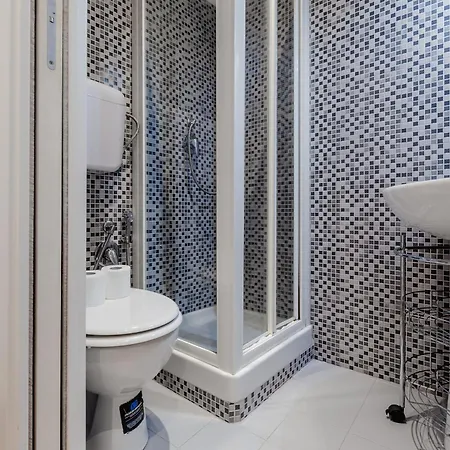 Guesthost - Sant Ambrogio Lovely Flat Milano