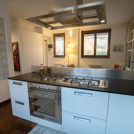 Apartment Bastia Rm Up To 4 Guests - In The Heart Of Scalo Romana, Olimpico, Prada, Bocconi And Easy Access To Forum Assago, Ieo, Ied, Duomo, San Siro *