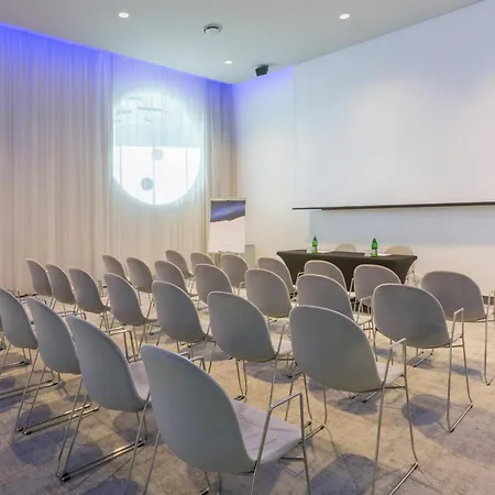 Hotel Voco Milan-fiere By Ihg 4*