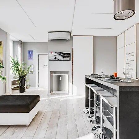 Elegant In Center Apartment Milan