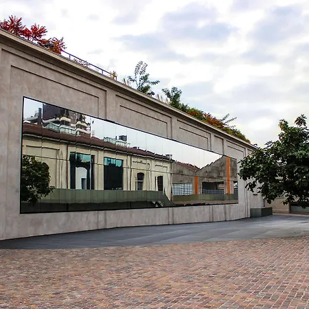 Xenia - Moderno In Fondazione Prada アパート