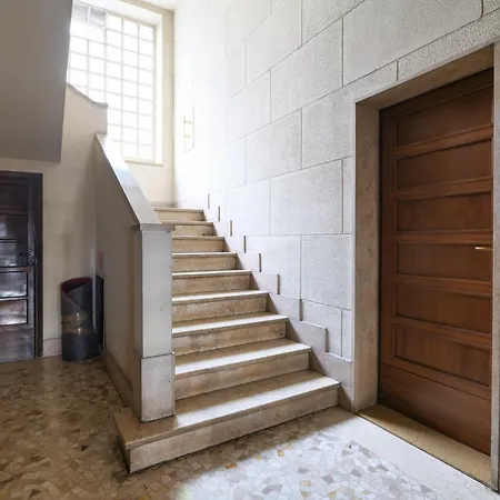 Elegant In Repubblica Brera Milano