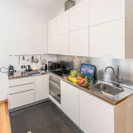 Apartment Quiet House In A Lively Area! *