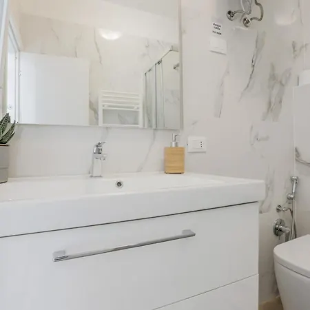 Lägenhet Corso Como-bosco Verticale Con Balcone Milano