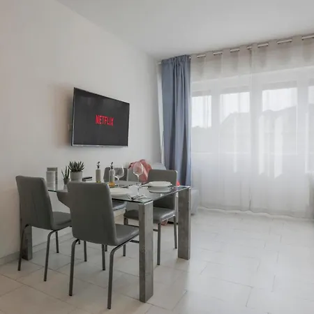 Corso Como-bosco Verticale Con Balcone アパート