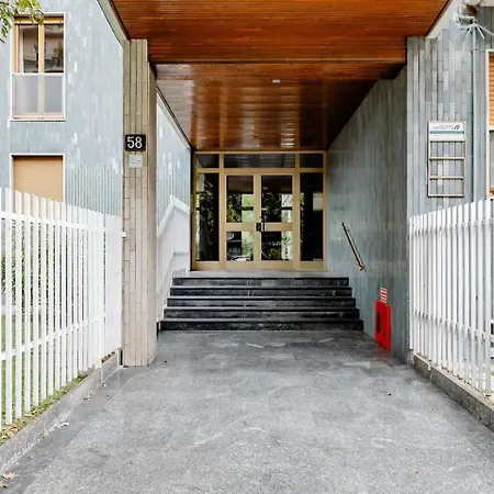 Luxury 2 Bedroom Apartament, Close To San Siro, Fiera And 10 Min Metro To Duomo Lägenhet