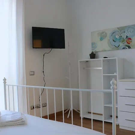 Lovely Navigli With Balcony - Via Carlo Torre Apartamento *