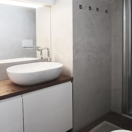 Comecasa Attic 5 Min Walk From Duomo Apartment