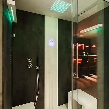 N18 Luxury Boutique With A Private Pool & Spa Milan