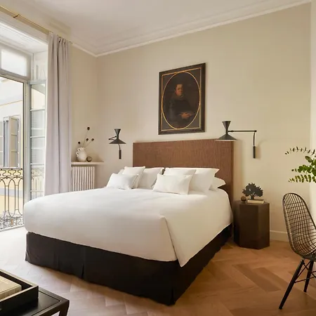 Crossing Manzoni Pensión