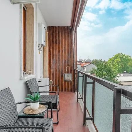 Pa211 -crescenzago- Romantic - Elegant - Large Apartment Milan
