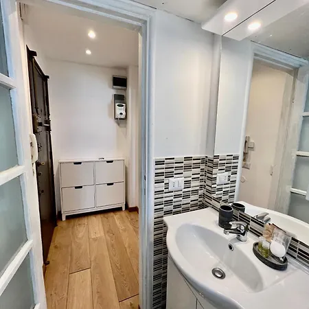 Διαμέρισμα Cozy 3 Km Away From Duomo *