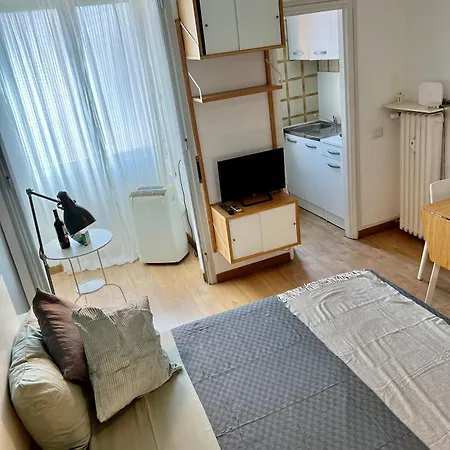 Cozy 3 Km Away From Duomo * Μιλάνο