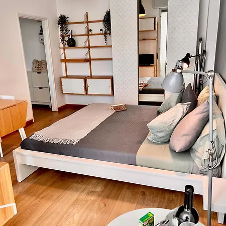 Cozy 3 Km Away From Duomo * Mailand