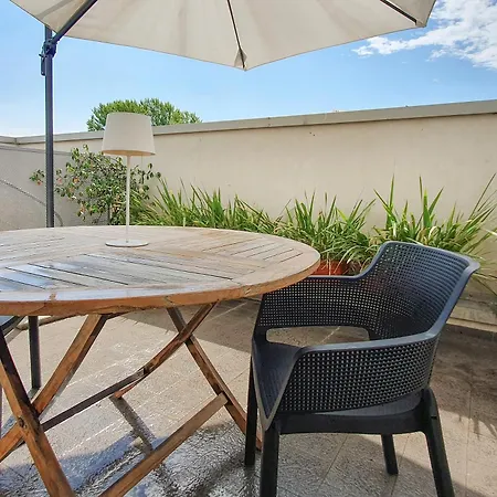 Giudice Donadoni, 12 - Universita E Svago * Milan