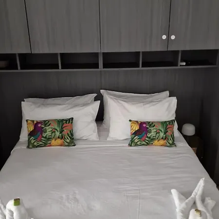 Place - Piazza V Giornate In The Center- Wifi - Netflix Apartmán