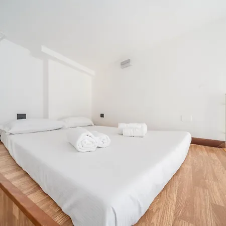 Guesthost - Magenta Long Let Apts Milão