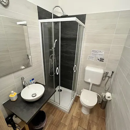 Gioiahomes Pensión 3*