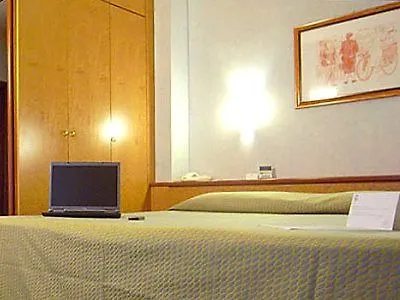 Desenzano 3* Milan