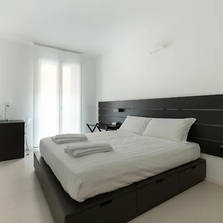 Easytopstay - Porta Nuova Bright And Roomy Flat