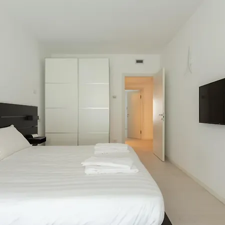 Easytopstay - Porta Nuova Bright And Roomy Flat Lägenhet