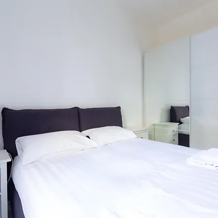 Porta Volta Bright And Roomy Flat